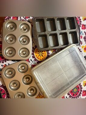 Assorted Nonstick mini Donut, Mini Loaf, & sheet pan Bakeware Set